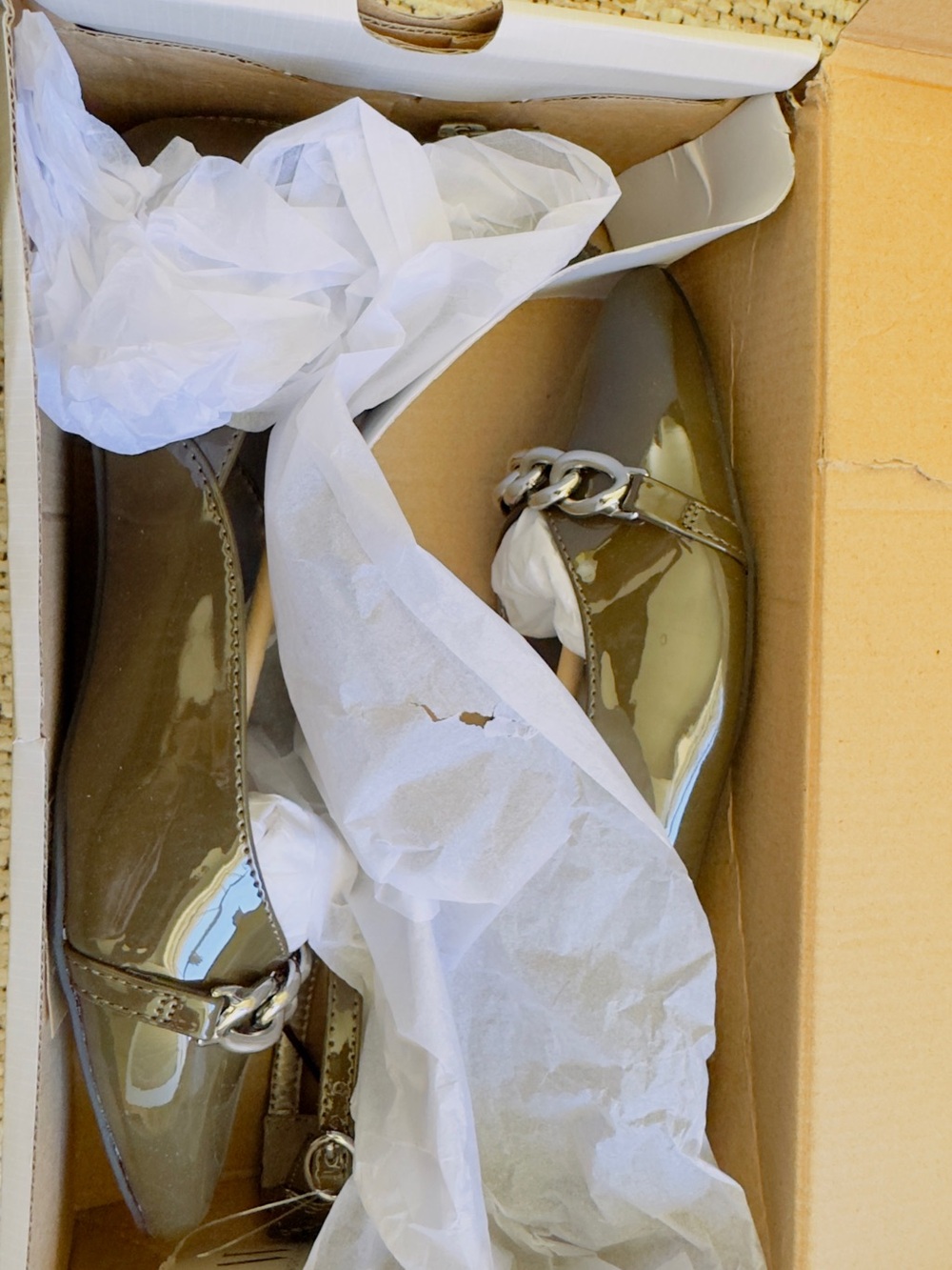 Worthington Olive Patent Pointed-Toe Slingback Flats with Chain Detail/ Size 8 - Picture 4 of 6